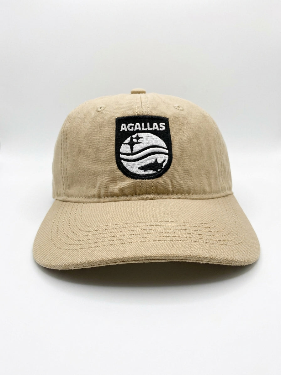 Gorro Philip beige con parche escudo Agallas y tiburón, vista de frente