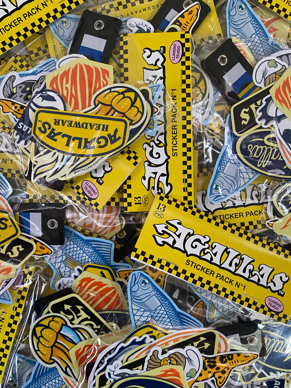 Montón de Sticker Packs N°1 de Agallas Co. listos para envío